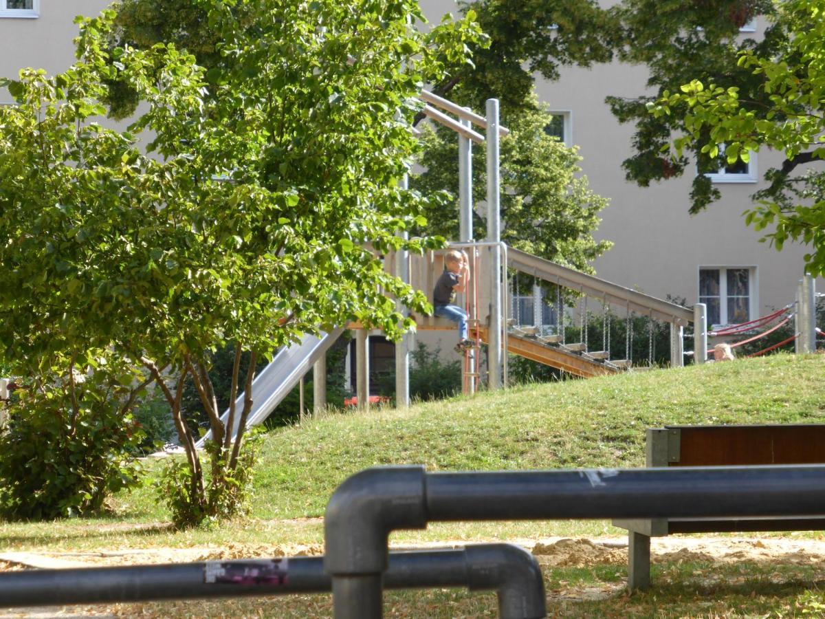 Apartment Humboldt 3 Schlafzimmer,Wifi, Netflix Parken, Terrasse, Klimatisiert, Naehe Zentrum Jena Eksteriør bilde