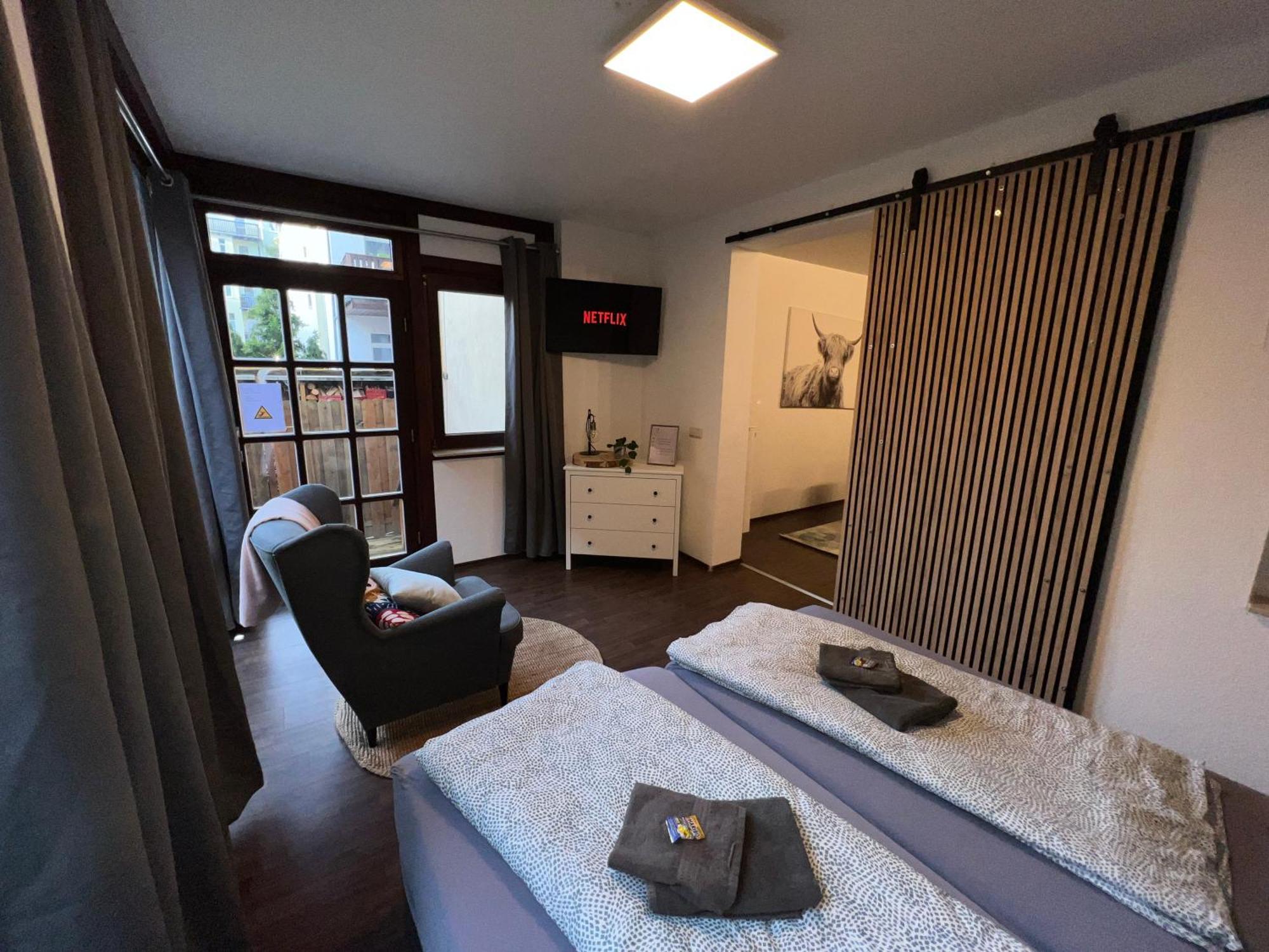 Apartment Humboldt 3 Schlafzimmer,Wifi, Netflix Parken, Terrasse, Klimatisiert, Naehe Zentrum Jena Eksteriør bilde