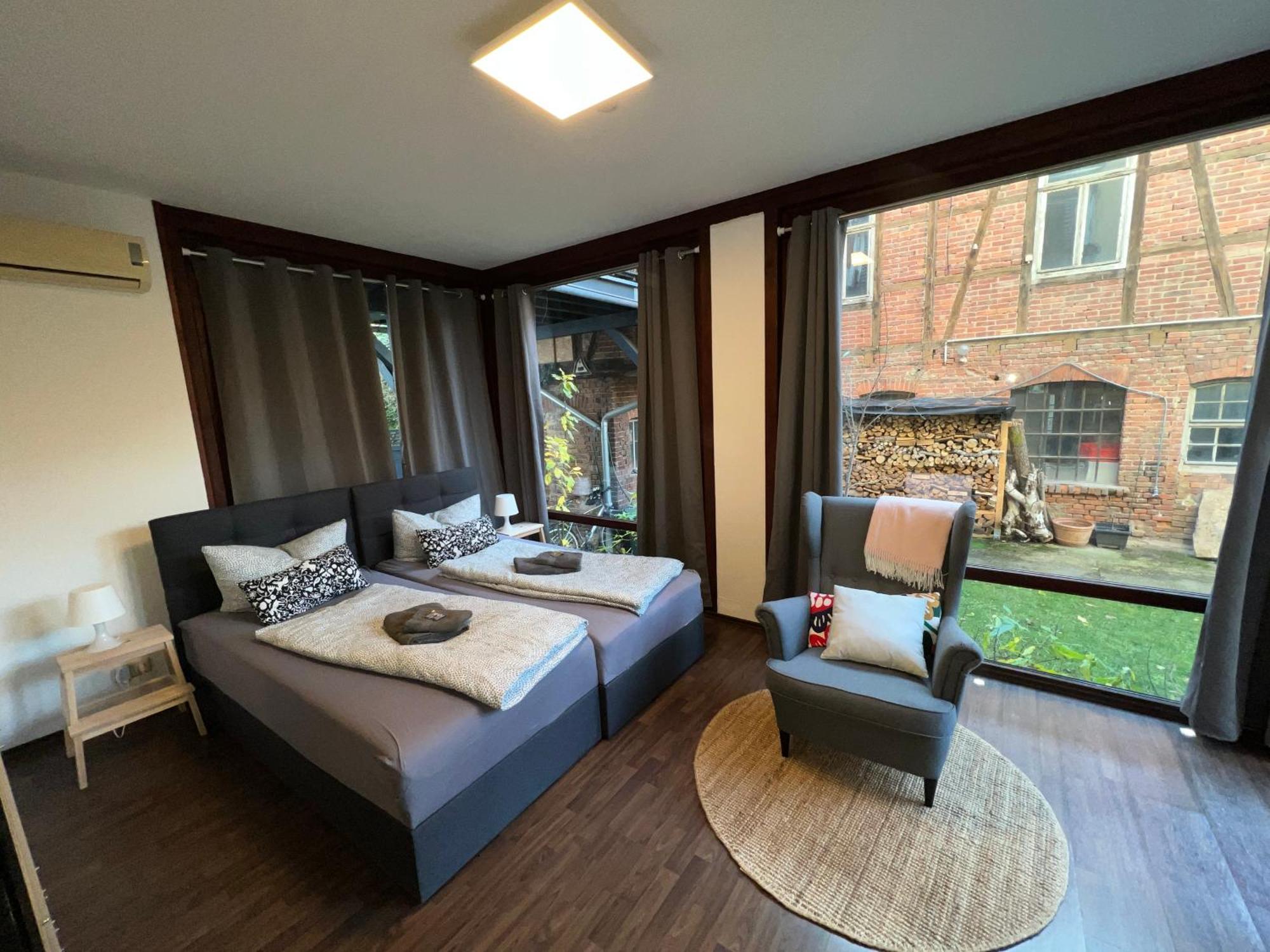 Apartment Humboldt 3 Schlafzimmer,Wifi, Netflix Parken, Terrasse, Klimatisiert, Naehe Zentrum Jena Eksteriør bilde