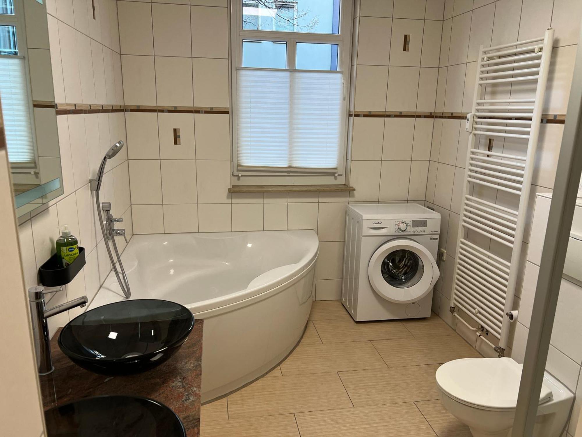 Apartment Humboldt 3 Schlafzimmer,Wifi, Netflix Parken, Terrasse, Klimatisiert, Naehe Zentrum Jena Eksteriør bilde