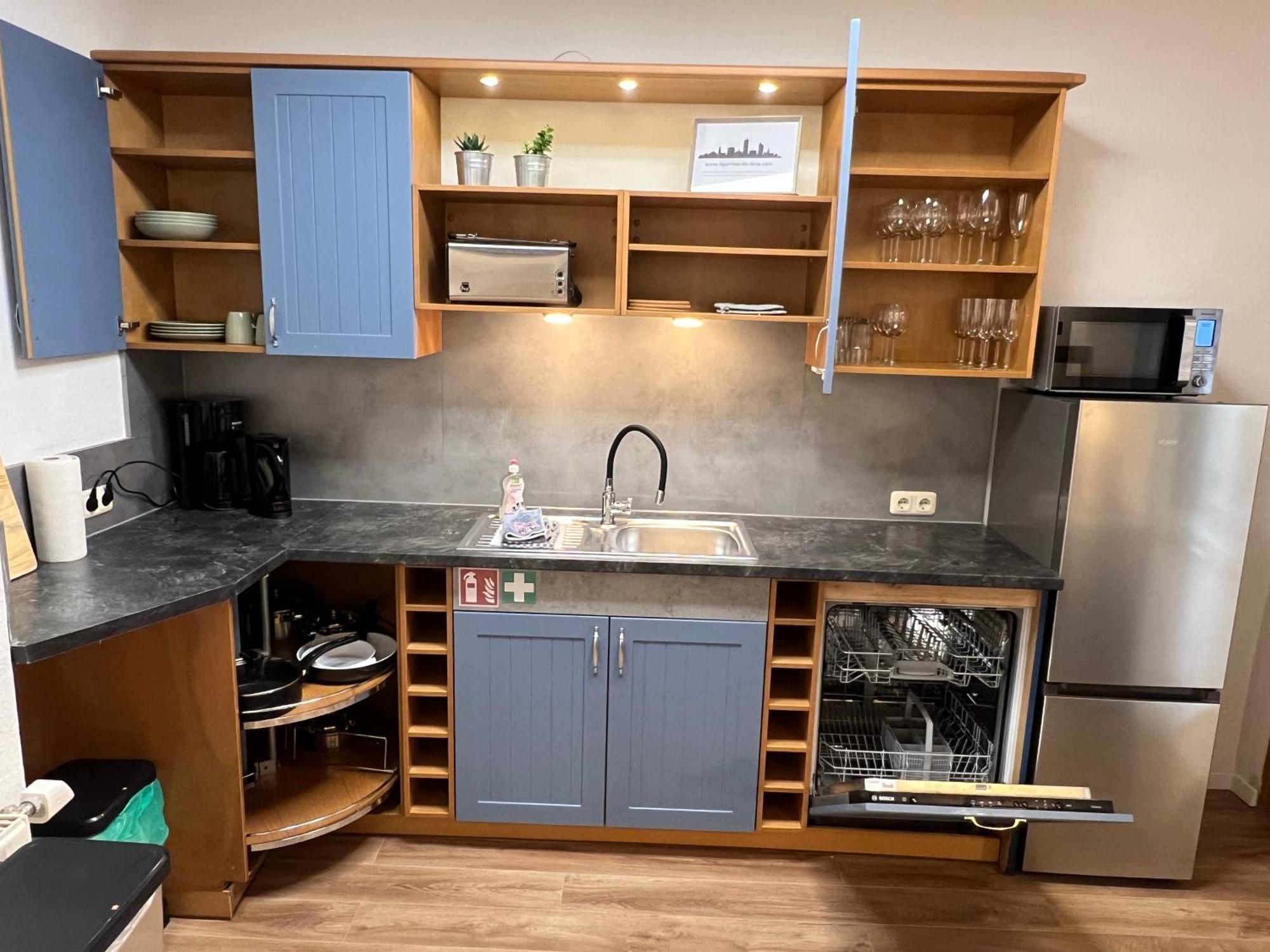 Apartment Humboldt 3 Schlafzimmer,Wifi, Netflix Parken, Terrasse, Klimatisiert, Naehe Zentrum Jena Eksteriør bilde